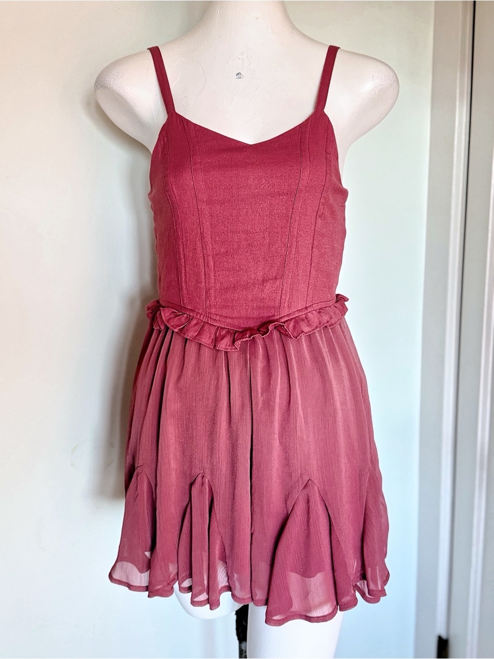Willow & Root Dusty Rose Ruffle Romper – Size Small EUC